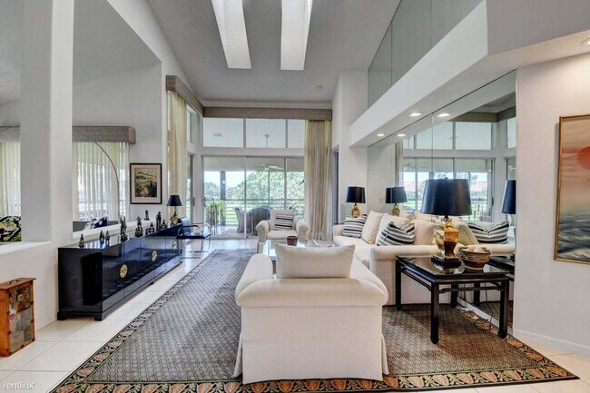 Foto del edificio - 3 br, 2.5 bath Condo - 5801 NW 24th Ave Ap...