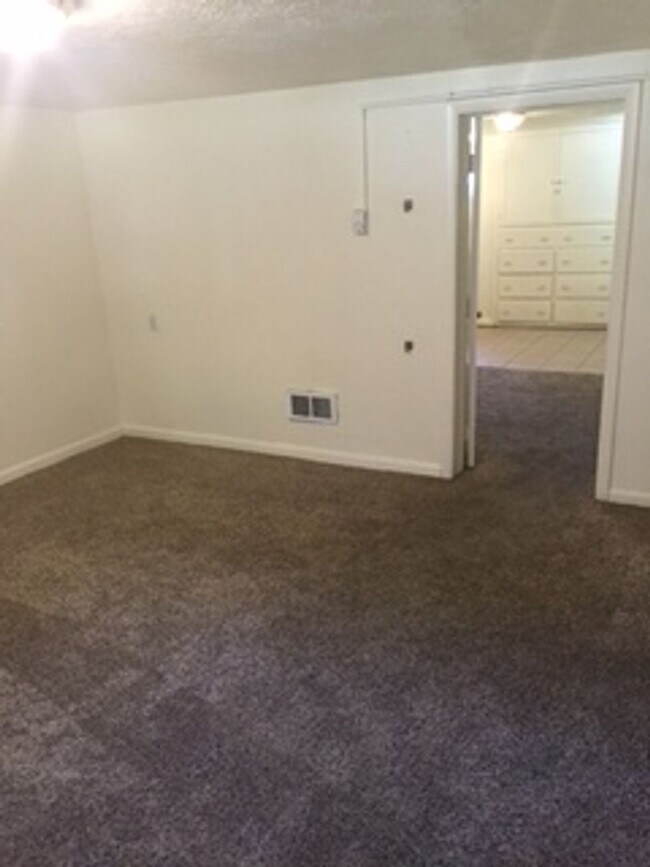 Foto del edificio - Spacious studio apartment located near downtown Idaho Falls!