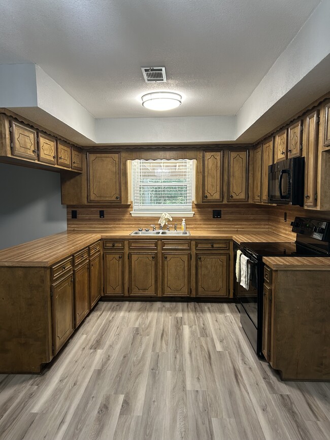 Foto del edificio - Spring Creek Loop