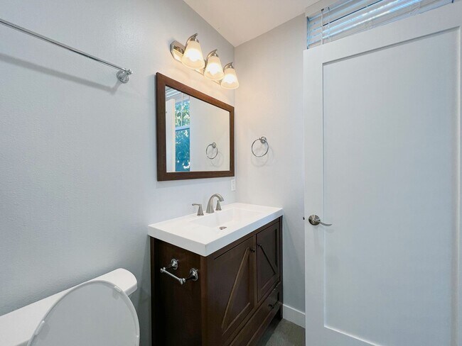 Foto del edificio - 2641 S Budlong Ave