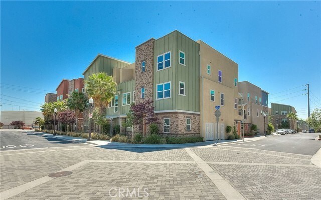Foto del edificio - 8872 Maple Ave