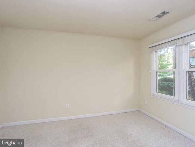 Foto del edificio - 1128 N Taylor St