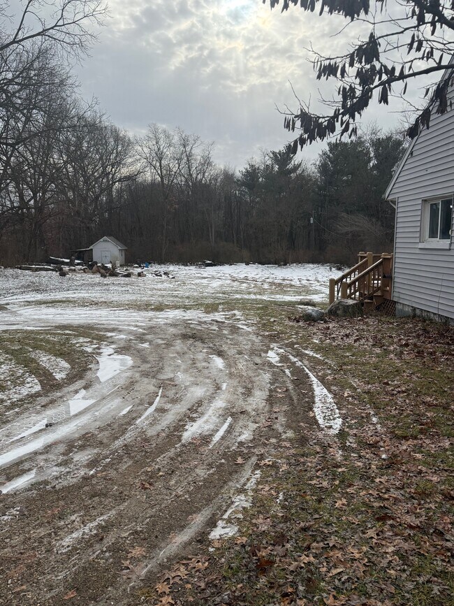 Patio interior - 19912 Adams Rd
