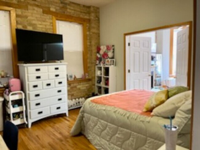 Foto del edificio - 1827 N Clybourn Ave