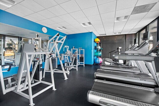 Foto del edificio - 6700 S South Shore Dr