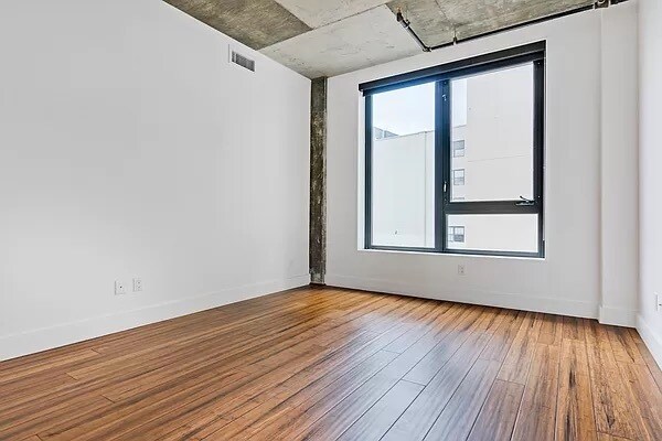 Building Photo - 347 Berry St