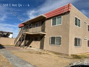 Building Photo - 508 E Ave Q4