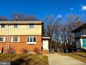 Building Photo - 819 Carrington Ave