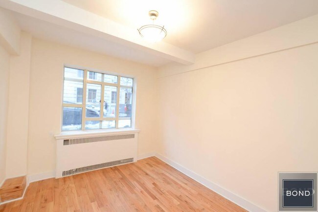 Foto del edificio - 10 W 74th St
