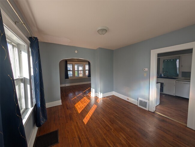 Foto del edificio - 1675 W 9th St