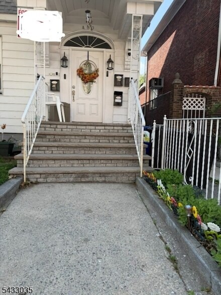 Building Photo - 400 N 11th St