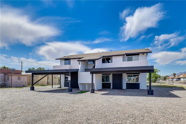 Building Photo - 644 Swan Dr