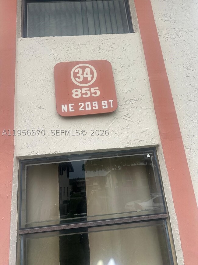 Building Photo - 855 NE 209th St