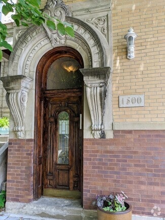 1500 W. Polk Street - Building Entry - Harris Point Chicago