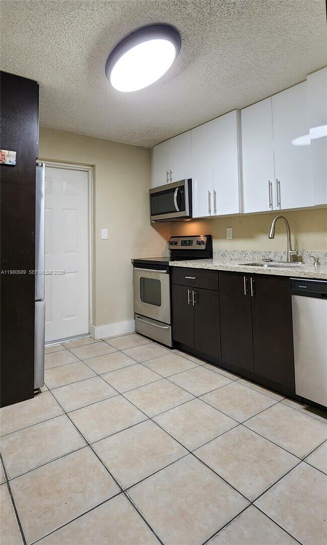 Foto del edificio - 880 E 26th St