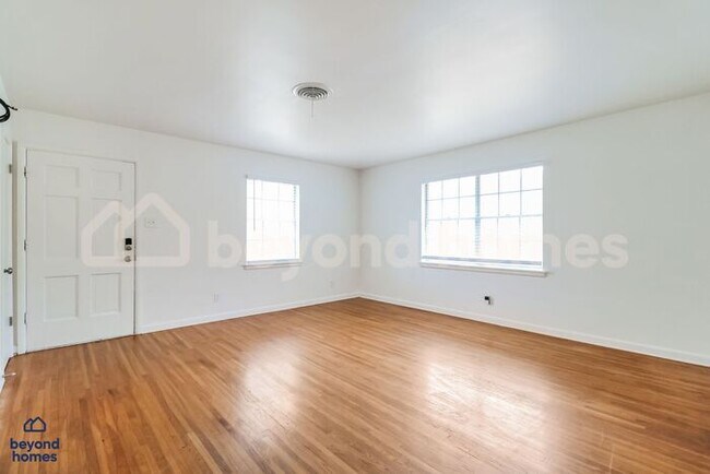 Foto del edificio - 3-Bedroom Home with Modern Updates and Spacious Yard - Ready for YOU to Move-In!