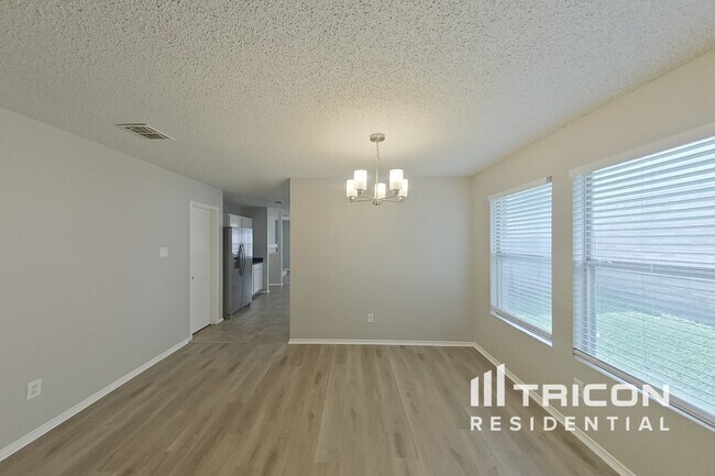 Foto del edificio - 8769 Garden Springs Dr