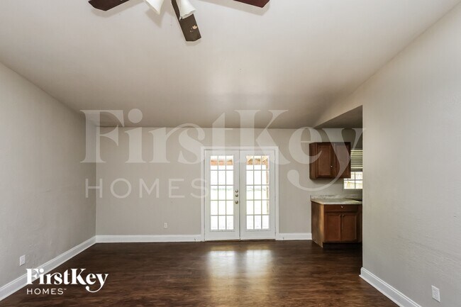 Foto del edificio - 6418 Briarknoll Dr