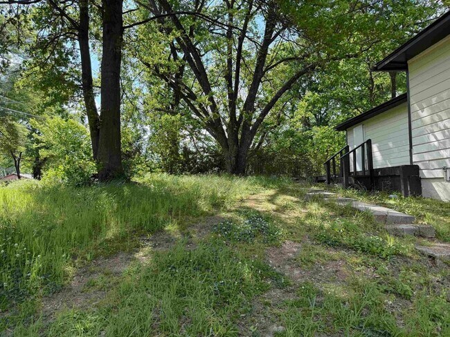 Foto del edificio - 8 E Brooks Rd