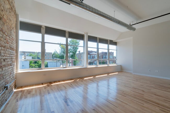 Building Photo - 2202 Lombard Ave