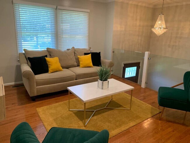 Foto del edificio - 2205 Garden Ln
