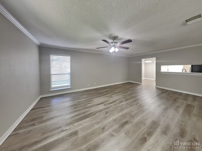 Building Photo - 206 Royal Dr
