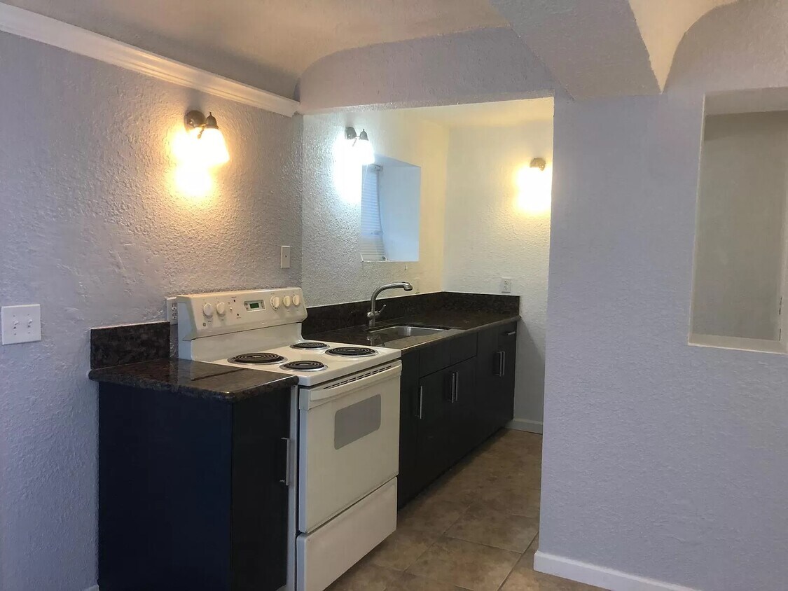 Foto principal - 4930 Auburn Dr
