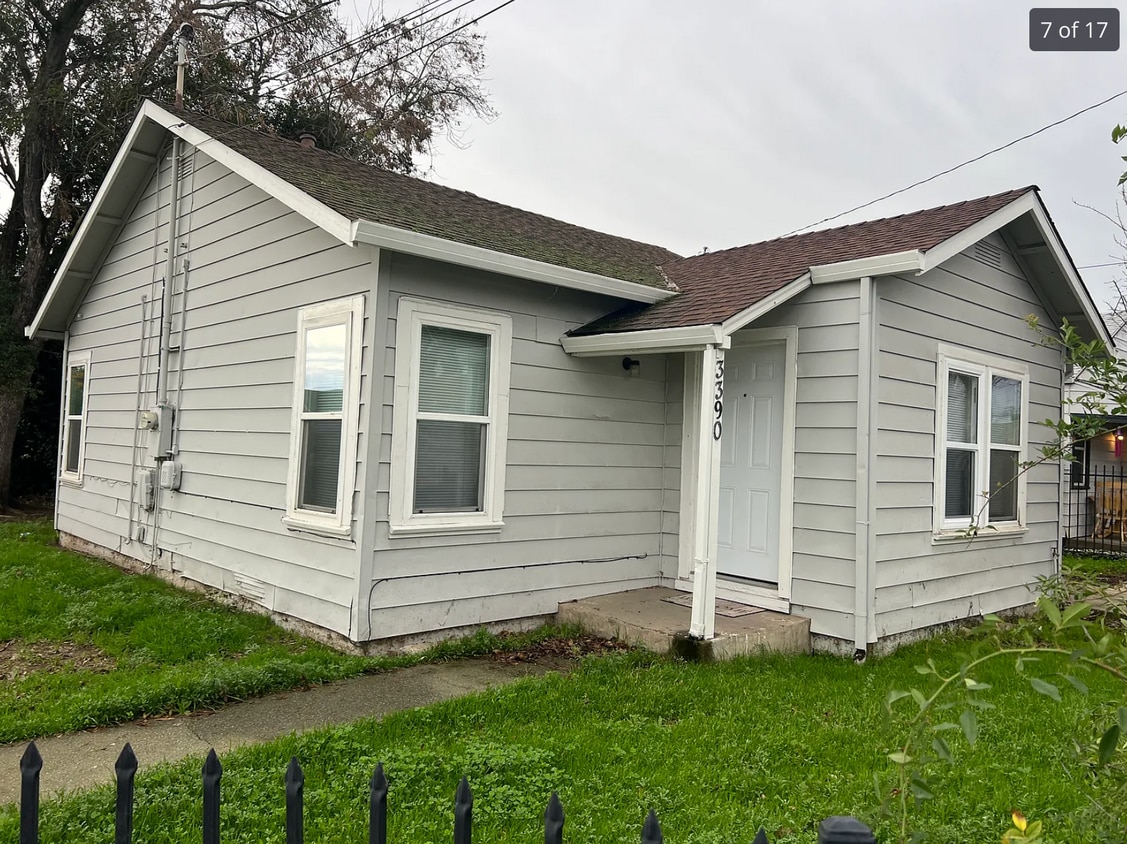 Photo - 3390 16th Ave (Sacramento, CA)