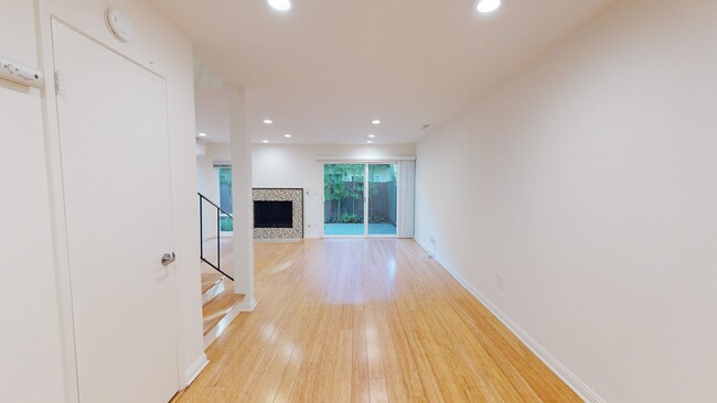 Foto del edificio - Beautifully Updated Lafayette Townhouse!