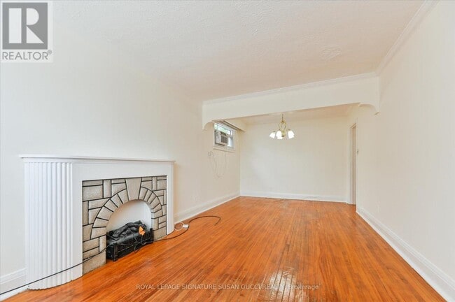 Building Photo - 2747 St Clair Ave E