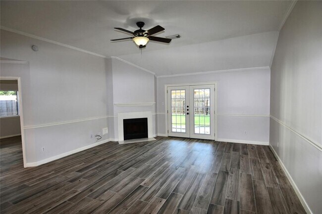 Foto del edificio - 7311 Harpers Dr