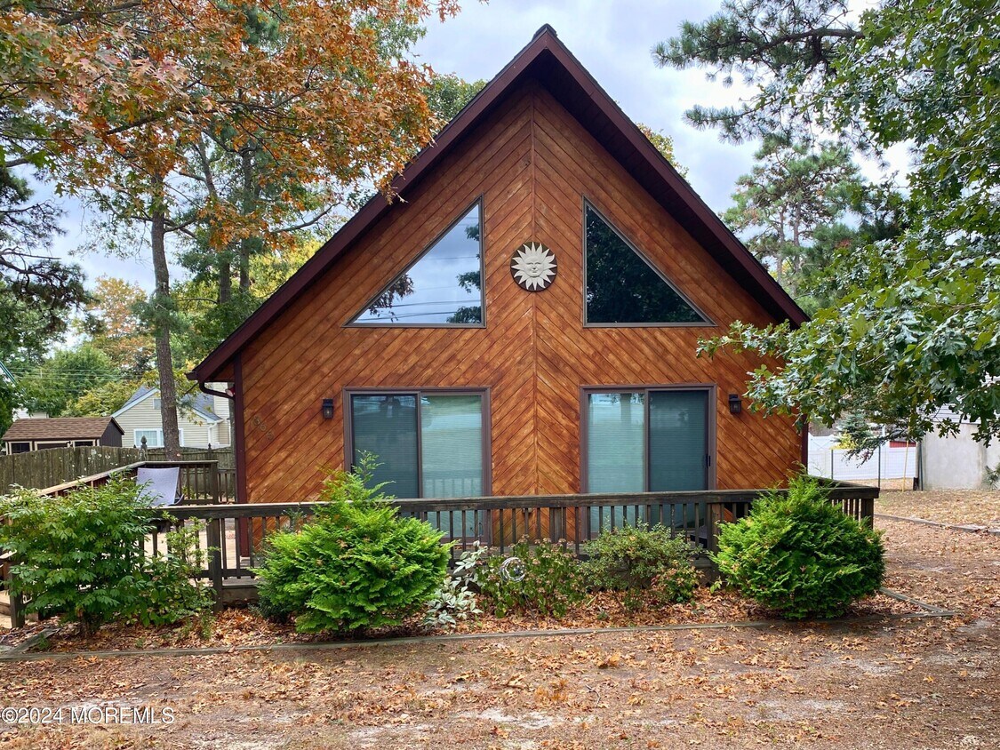 Foto principal - 365 Neptune Dr