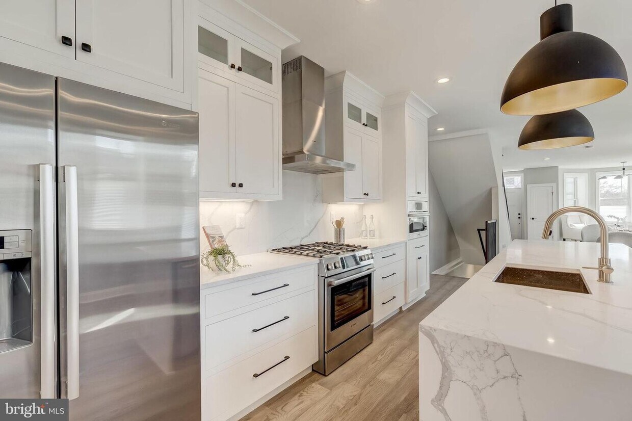 Primary Photo - Stunning End-Rowhouse 4/Bedrooms, 4.5 Bath...