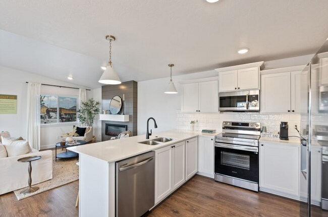 Foto del edificio - Brand New 3 Bed, 2.5 Bath Home with Open Concept & 2-Car Garage