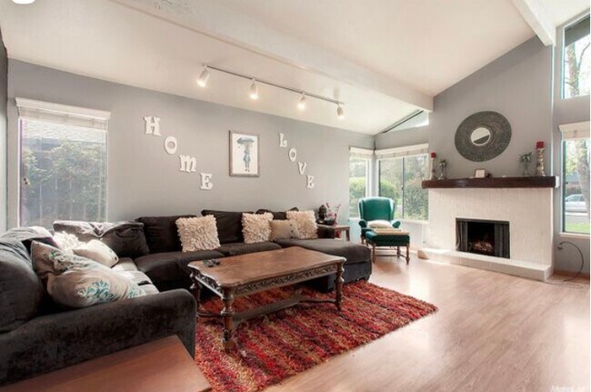 Building Photo - 2222 Lido Cir