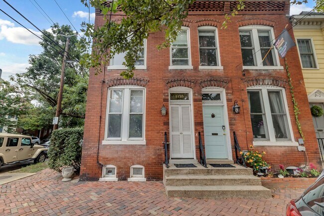 Building Photo - Timeless Brick Rowhome Steps from King Street