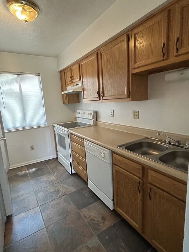 Building Photo - 98 W Central Ave