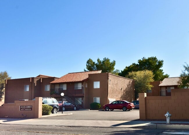 Interior Photo - Acacia Gardens
