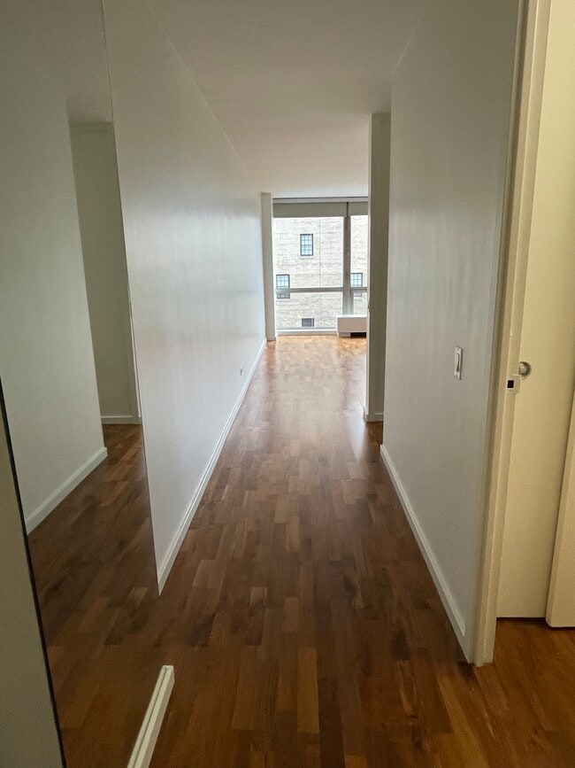 Entry - 2400 N Lakeview Ave