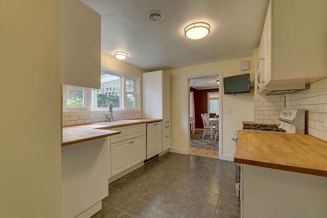 Building Photo - Wonderful Cedar Park 2 bed 1.75 Bath Home....
