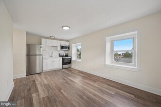 Building Photo - 111 W Queen Ln