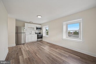 Building Photo - 111 W Queen Ln