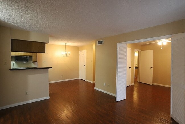 Foto del edificio - 2750 Holly Hall St