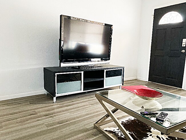 Foto del edificio - 208 Baron Pl