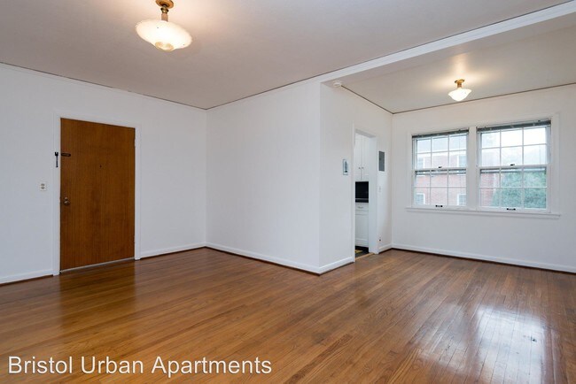 Foto del edificio - 5585 NE Sandycrest Terrace