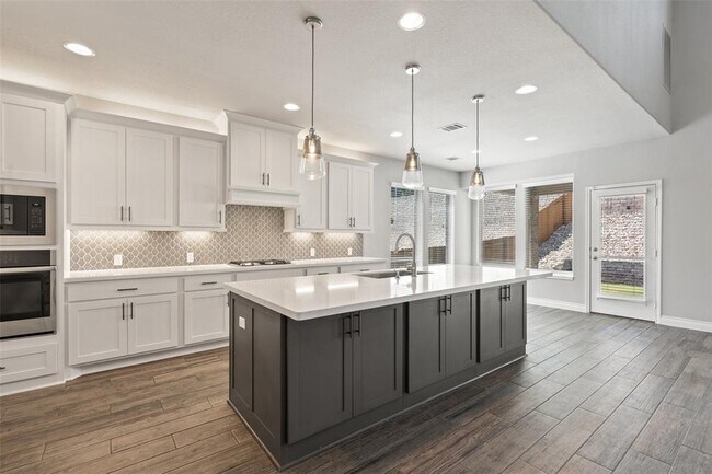Building Photo - 18235 Hewetson Cove