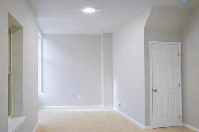 Foto del edificio - 501 N Patterson Park Ave