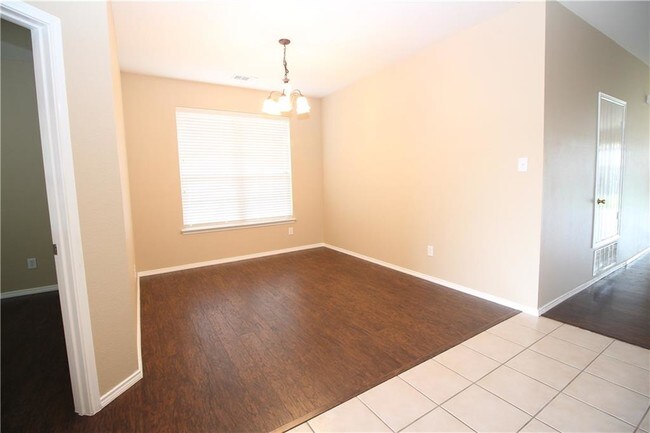 Building Photo - 2823 Ector Dr