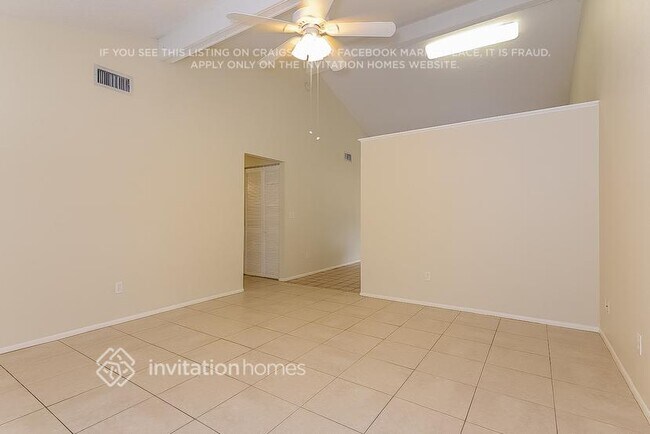 Building Photo - 714 Valley Hill Dr