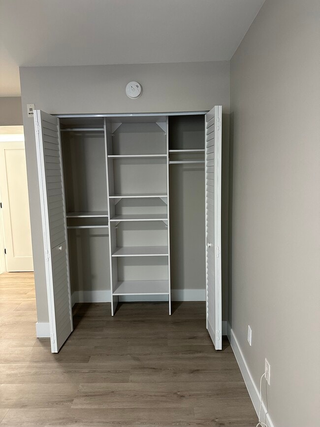 Armario - 1865 Florida Club Dr